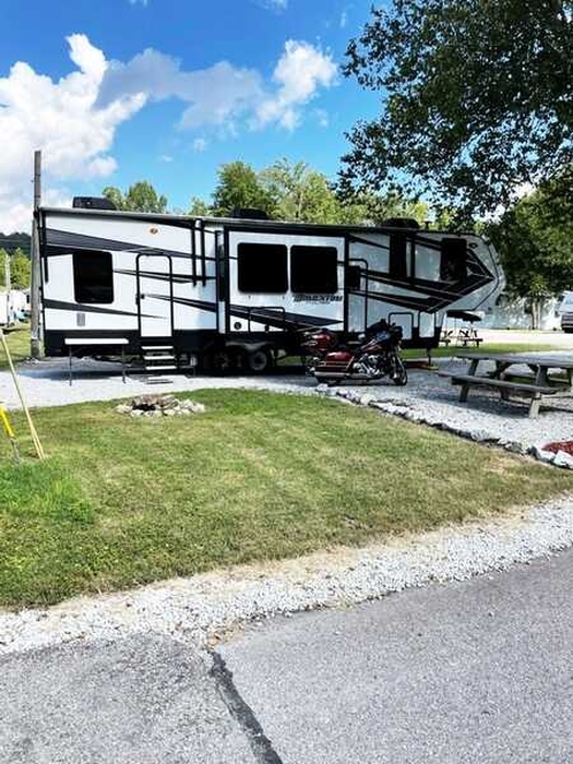 25_Brooks_RV_Park_full_hookup_campground_Louisville_KY