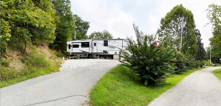 32_Brooks_RV_Park_full_hookup_campground_Louisville_KY